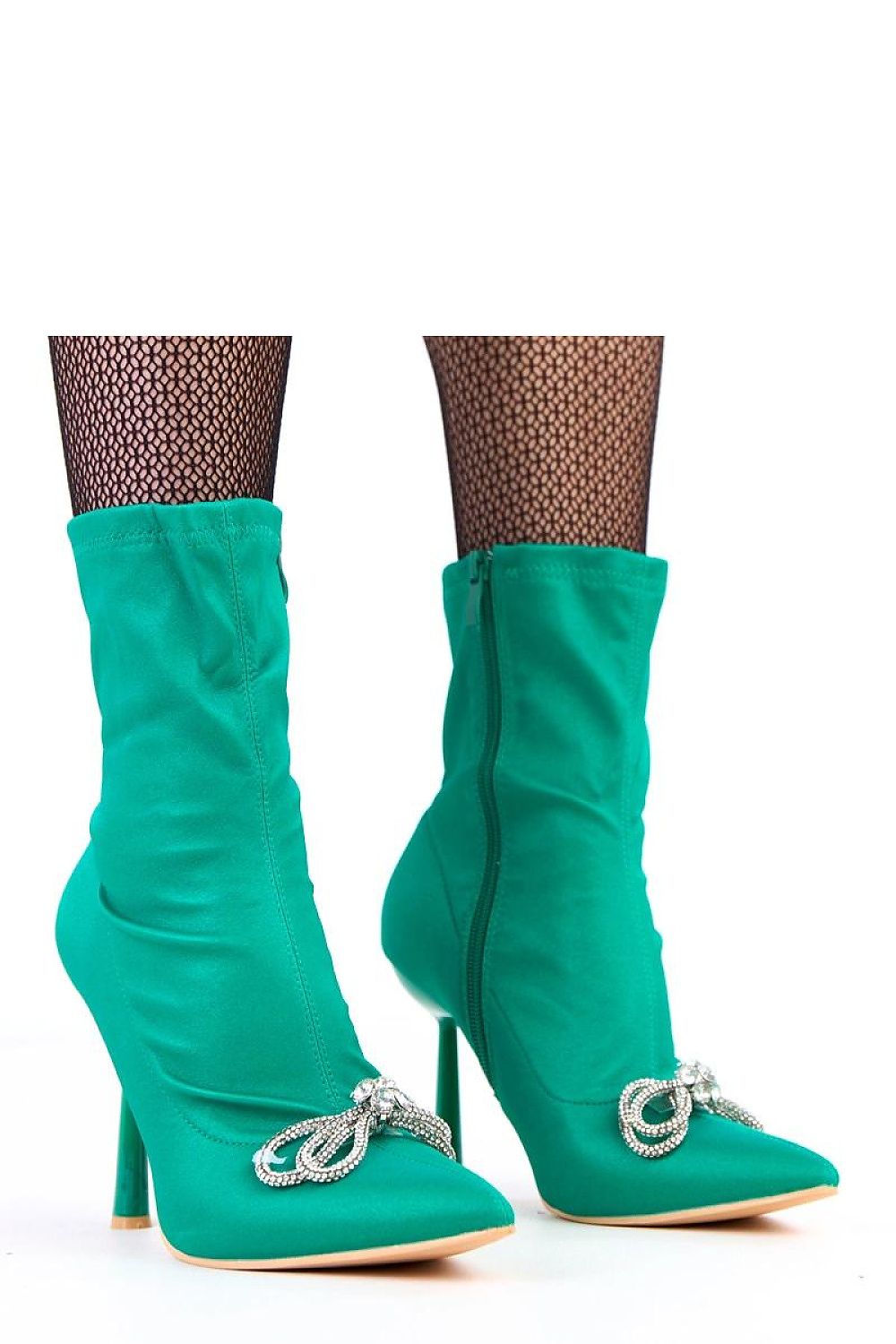 Stylish Solea ankle boots with 16 cm shaft height, stunningly embellished with a zirconia bow for a feminine silhouette.