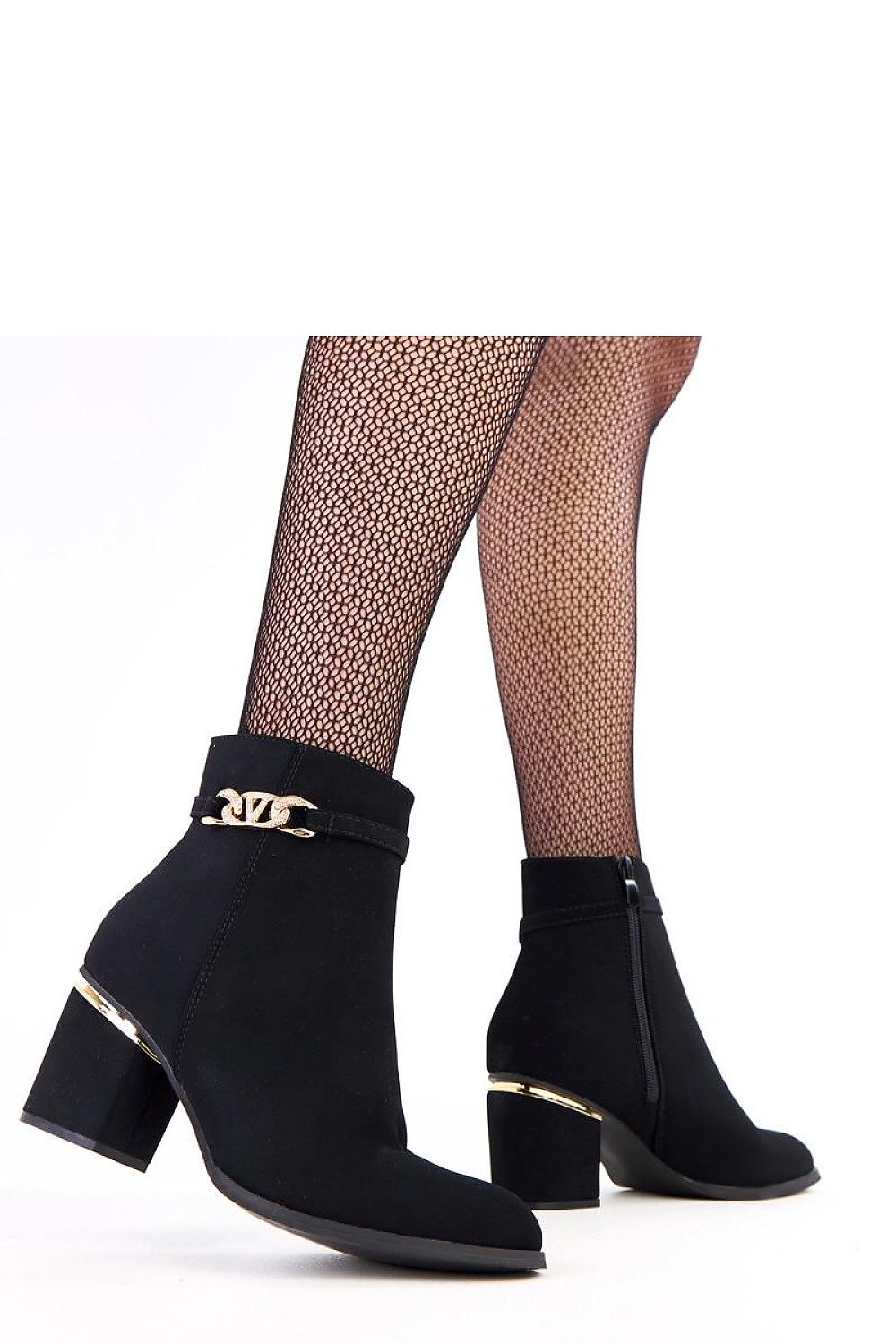 Side view of Solea's luxurious ankle boots showcasing the almond toe and 7 cm heel, perfect for adding a touch of elegance to any outfit.