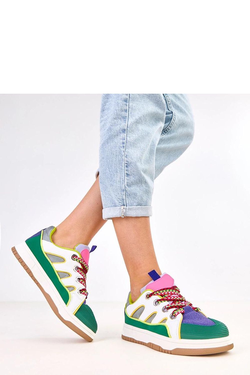 Close-up of Solea eco-leather sport shoes with a 3cm platform and thick laces, highlighting the elegant craftsmanship and modern aesthetic for everyday wear.