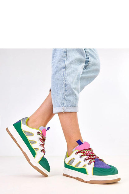 Close-up of Solea eco-leather sport shoes with a 3cm platform and thick laces, highlighting the elegant craftsmanship and modern aesthetic for everyday wear.