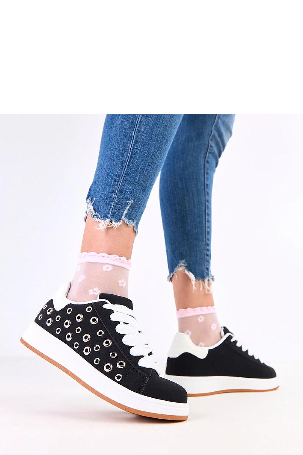 Sophisticated display of women's Solea sport shoes available in various sizes, crafted from sustainable materials for a fashionable yet eco-conscious lifestyle.