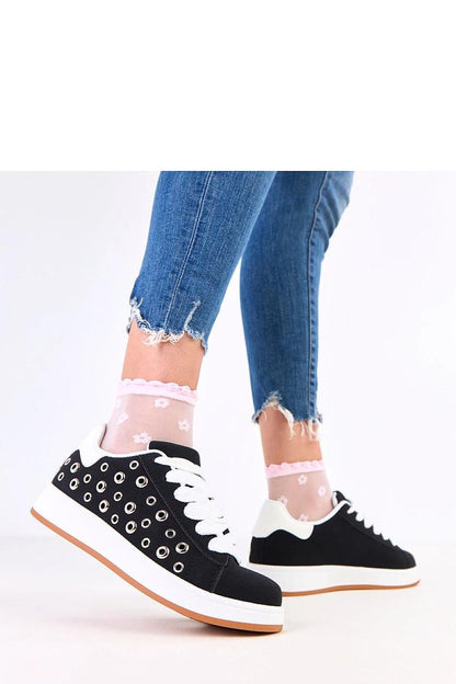 Sophisticated display of women's Solea sport shoes available in various sizes, crafted from sustainable materials for a fashionable yet eco-conscious lifestyle.