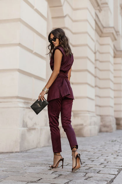 Close-up view of LaBalancia’s KIARA Fango Cigarette Pants, highlighting the exquisite texture and quality of the 95% viscose fabric for a sophisticated look.