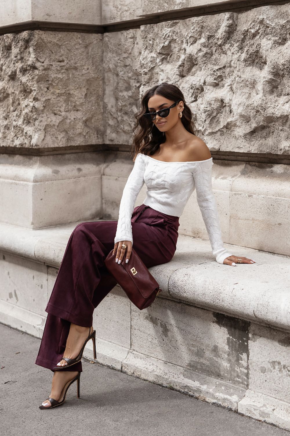 LaBalancia FERN Bordo Trousers - Detailed view showcasing luxurious viscose blend fabric, ideal for both formal events and casual outings, available in multiple sizes for a perfect silhouette.