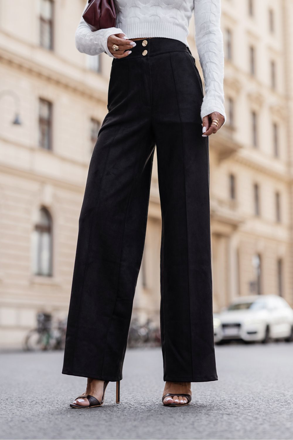 Stylish FERN Bordo Trousers by LaBalancia in a chic outfit setting - Ideal for both casual and formal occasions.
