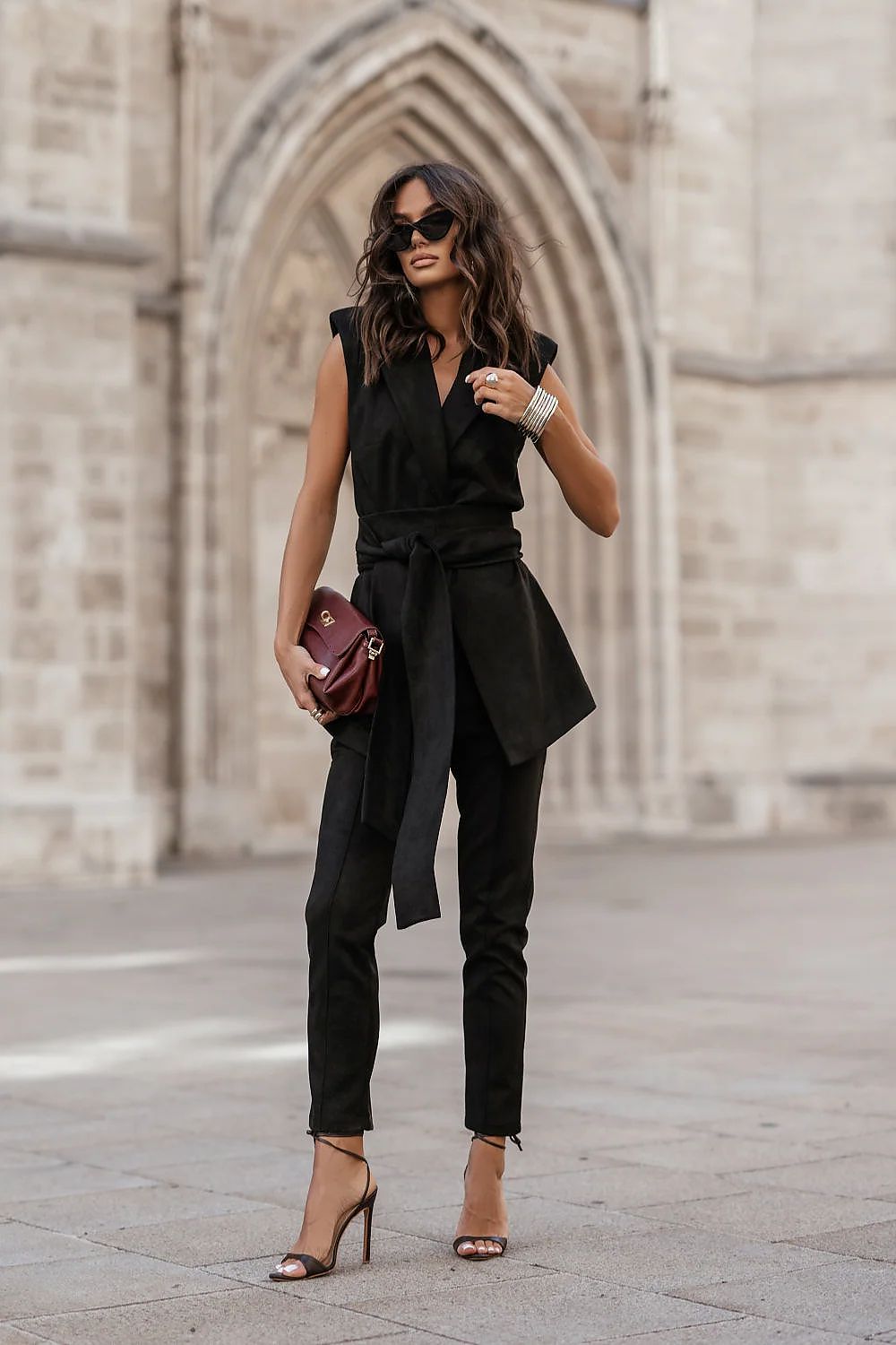 LaBalancia's chic KIARA Fango cigarette pants in a versatile hue, perfect for modern women seeking comfort and luxury in their wardrobe.