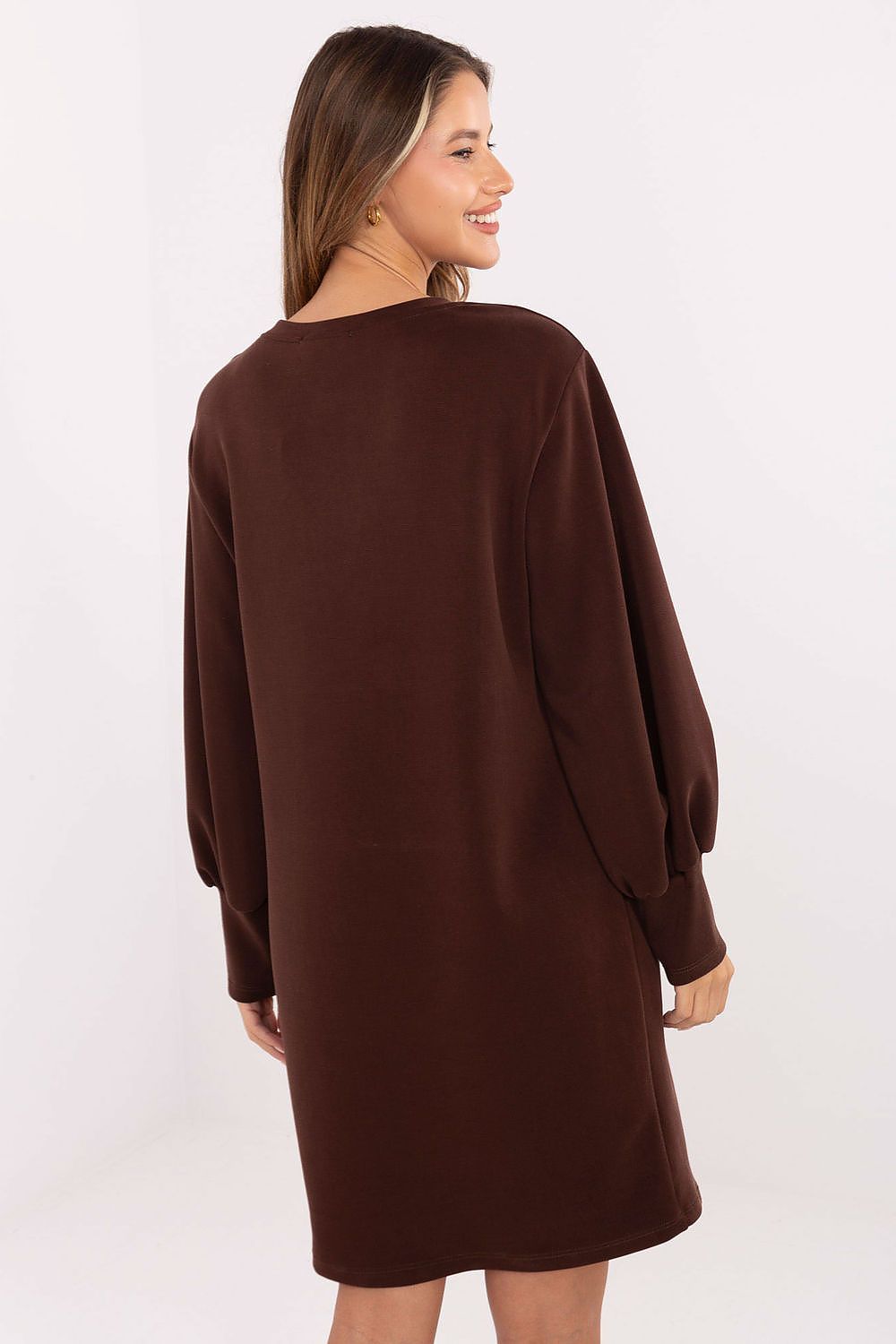 Elegant oversized knee-length sweatshirt dress by Factory Price, crafted from a luxurious soft viscose-blend fabric, showcasing a round neckline and billowy long sleeves, perfect for chic everyday styling.