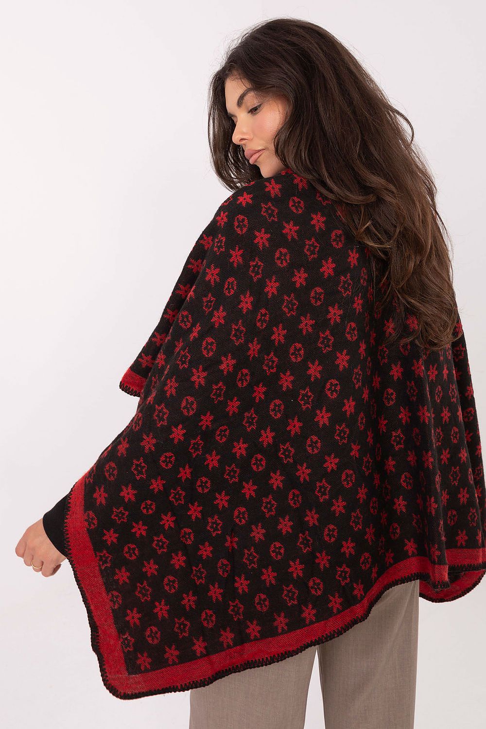 Factory Price's stylish poncho with captivating print, designed in 100% acrylic for a chic and relaxed fit, perfect for any occasion.