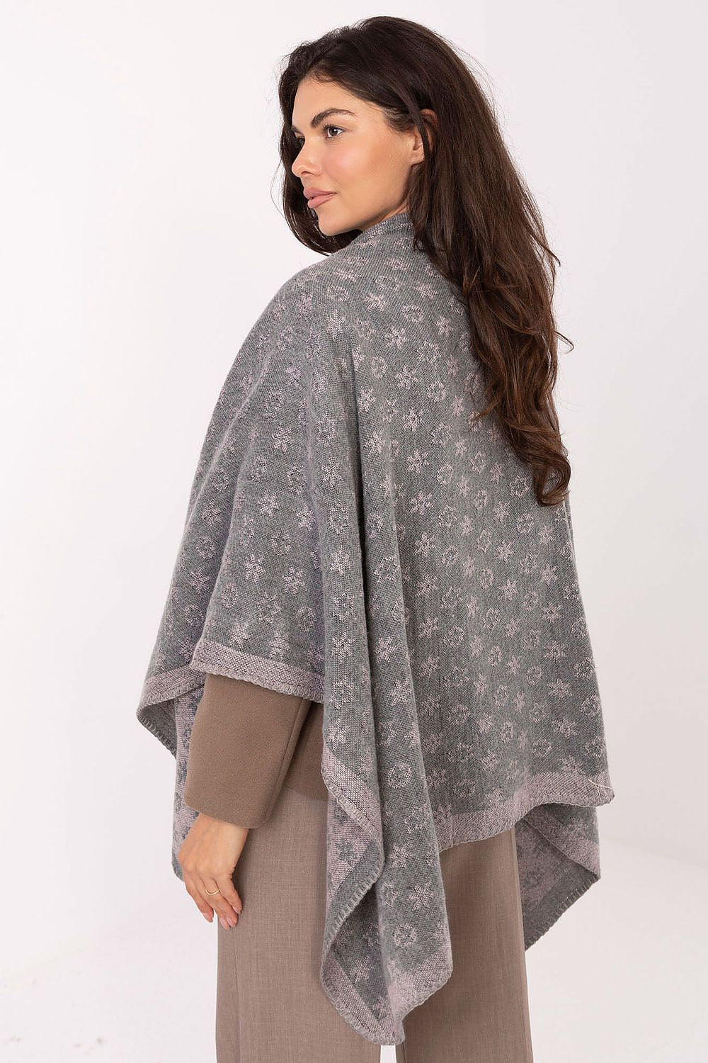 Luxurious loose-fit poncho by Factory Price, crafted from 100% acrylic with an artistic print, perfect for effortless elegance at various events.
