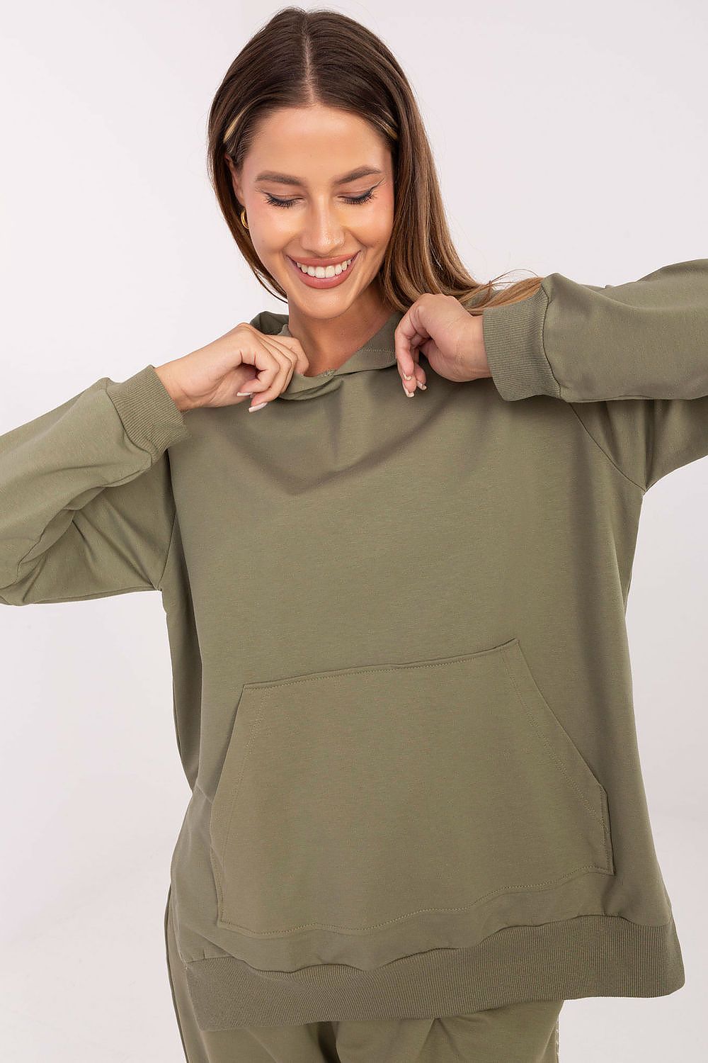 Luxurious oversized hooded women's sweatshirt by Relevance, featuring a stylish kangaroo pocket and side slits for a modern touch.