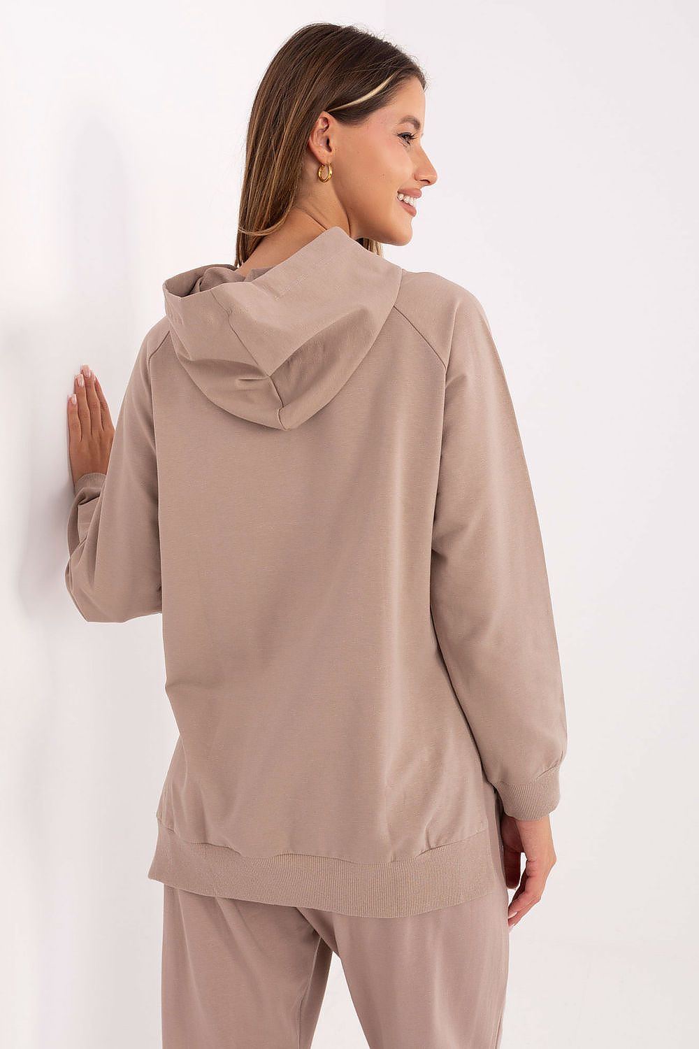 Contemporary women's oversized hoodie by Relevance, crafted from premium materials, combining luxury and comfort with its soft fabric and sleek design.