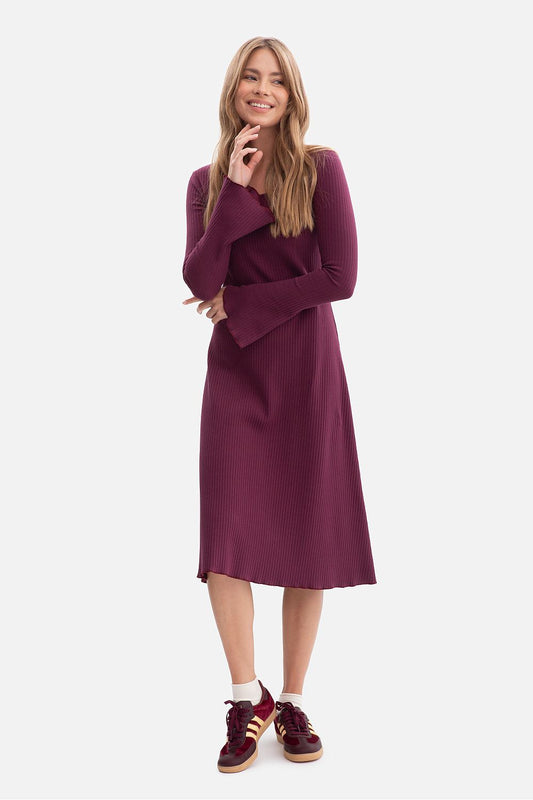 Elegant feminine midi daydress by BeWear in ribbed fabric, showcasing a classic round neckline and flared long sleeves, perfect for effortless chic sophistication.