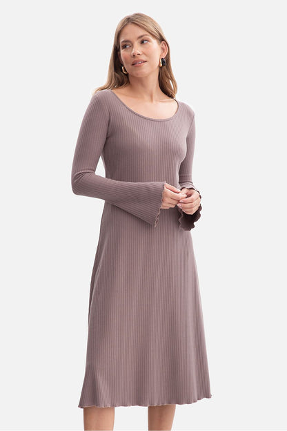 Elegant BeWear feminine midi daydress in soft ribbed fabric, showcasing a classic round neckline and flared sleeves, perfect for a luxurious day out.