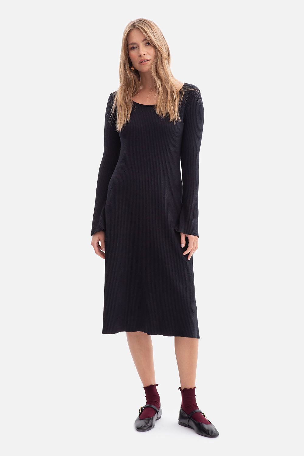 Elegant BeWear Feminine Midi Daydress in ribbed fabric, showcasing a soft round neckline and long flared sleeves, perfect for a sophisticated daytime look.