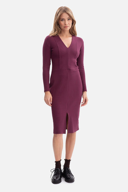 Elegant midi daydress by BeWear, featuring ribbed fabric, a flattering V-neck, and fitted style, perfect for sophisticated occasions. Available in sizes S to L, designed in Poland for timeless chic.