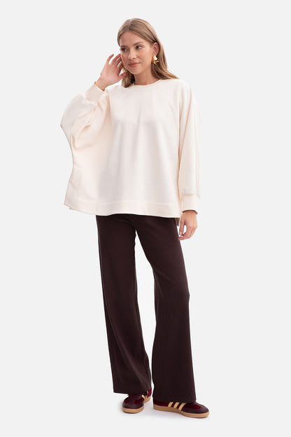 Elegant BeWear oversized sweatshirt for women, featuring a classic round neckline and long raglan sleeves, perfect for effortlessly chic layering.