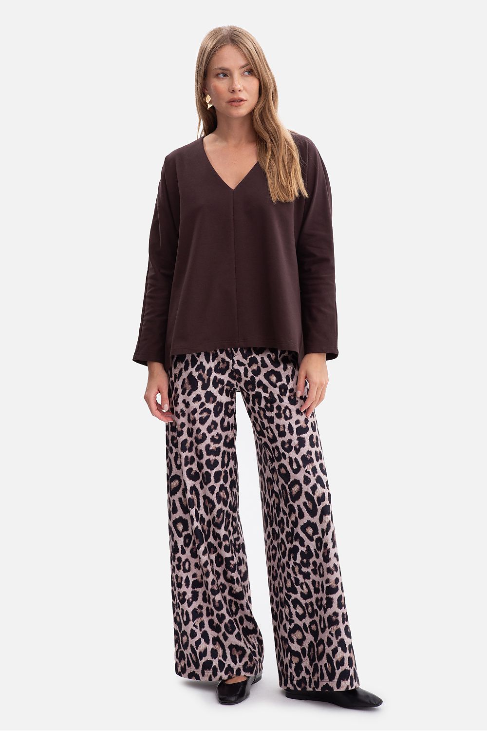 BeWear Women's V-Neck Blouse, featuring a modern loose silhouette and sophisticated design, crafted from premium materials for ultimate comfort.