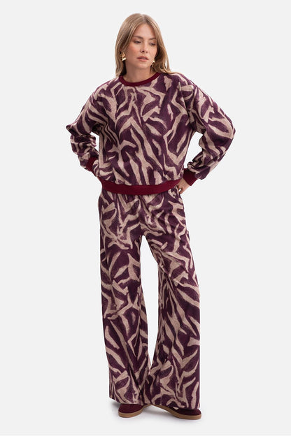 Luxury women's oversized sweatshirt by BeWear in soft brushed knit fabric, showcasing a classic round neckline and sporty long sleeves.