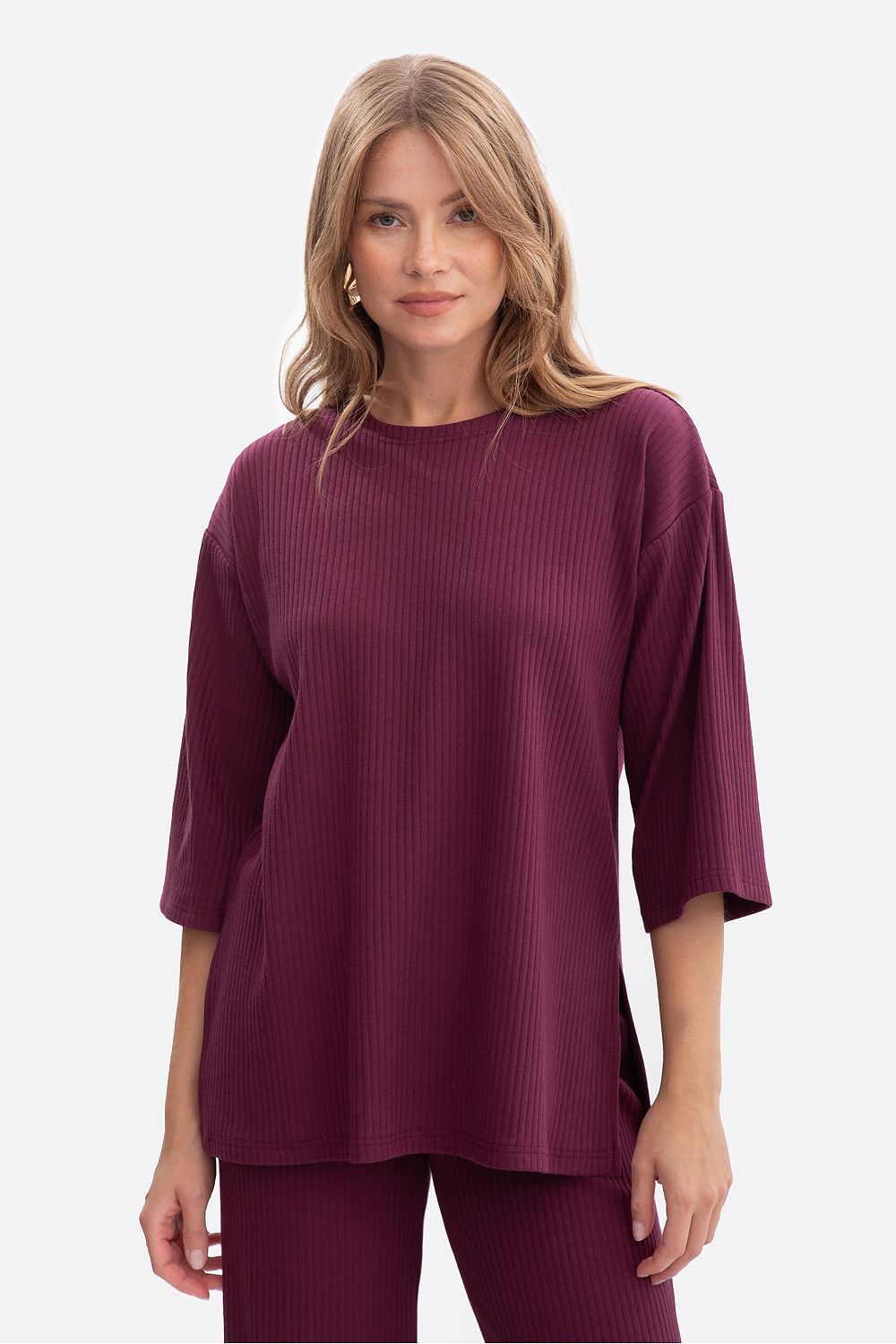 Elegant BeWear women's ribbed blouse in casual oversized fit, showcasing the classic round neckline and 3/4 length sleeves for a luxurious everyday look.