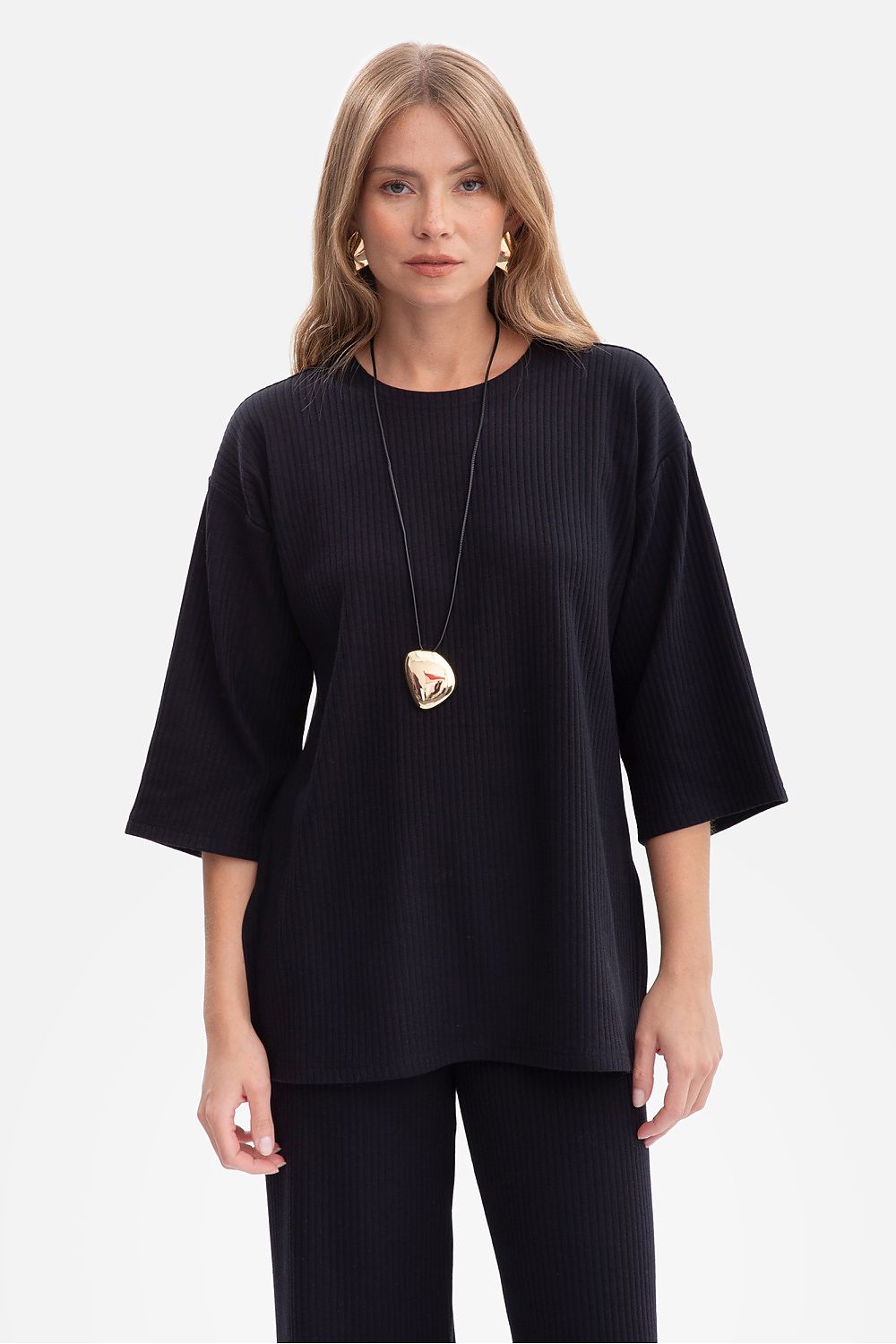Model wearing BeWear Women's Ribbed Blouse, demonstrating its loose oversized cut and hip-length fit, perfect for both casual and elegant looks.