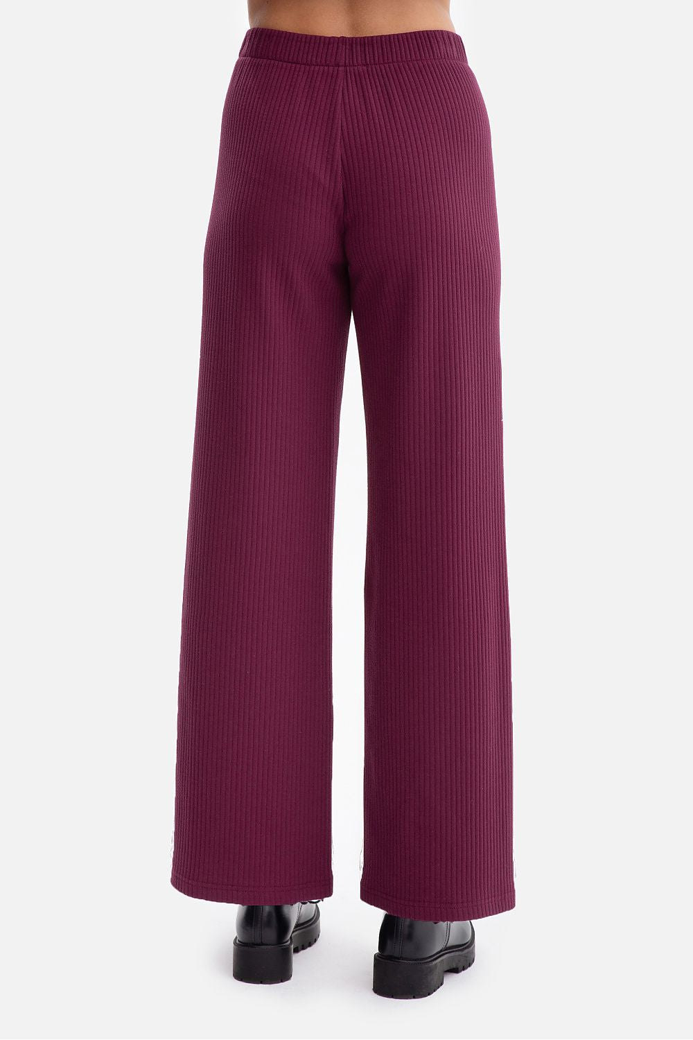 Elegant women's ribbed trousers with elastic waistband by BeWear, showcasing a loose fit and mid-rise design for ultimate comfort.