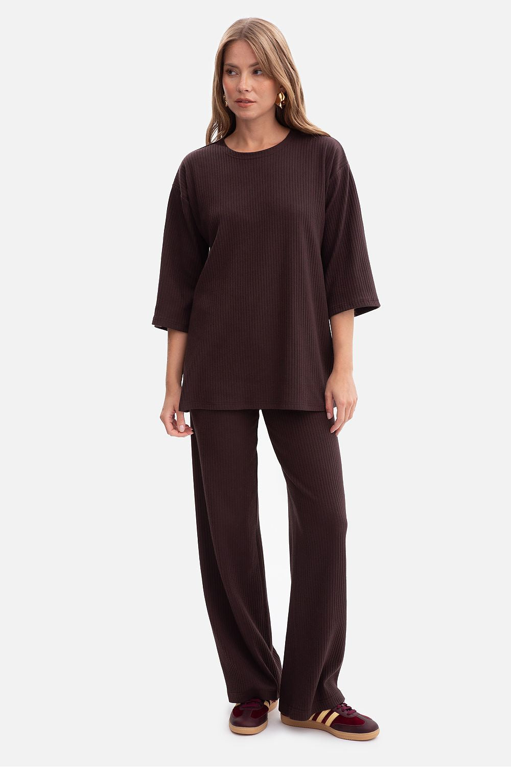 Elegant women's ribbed trousers from BeWear featuring a soft, elastic waistband and loose fit, perfect for luxury loungewear.