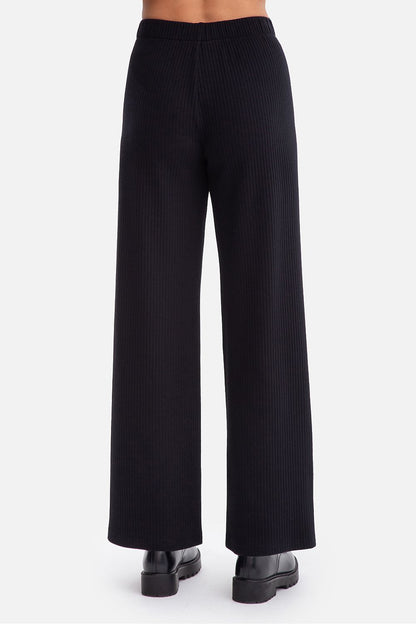 Luxurious women's trousers from BeWear, designed with a feminine touch and modern straight legs for a refined, elegant appearance.