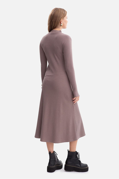 Close-up of the ribbed fabric of the BeWear Midi Daydress, showcasing its quality and elegant texture.