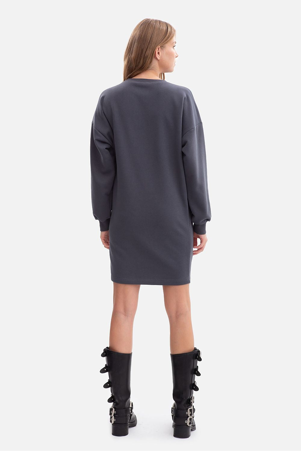 BeWear Women's Oversized Daydress in luxurious soft sweatshirt fabric, showcasing classic round neckline and long sleeves with cuffs, designed for modern style and comfort.
