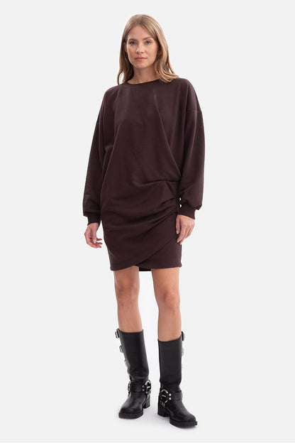 BeWear Women's Oversized Daydress featuring a loose top and fitted hips, highlighting modern luxury in everyday wear, made with 90% cotton for ultimate comfort.