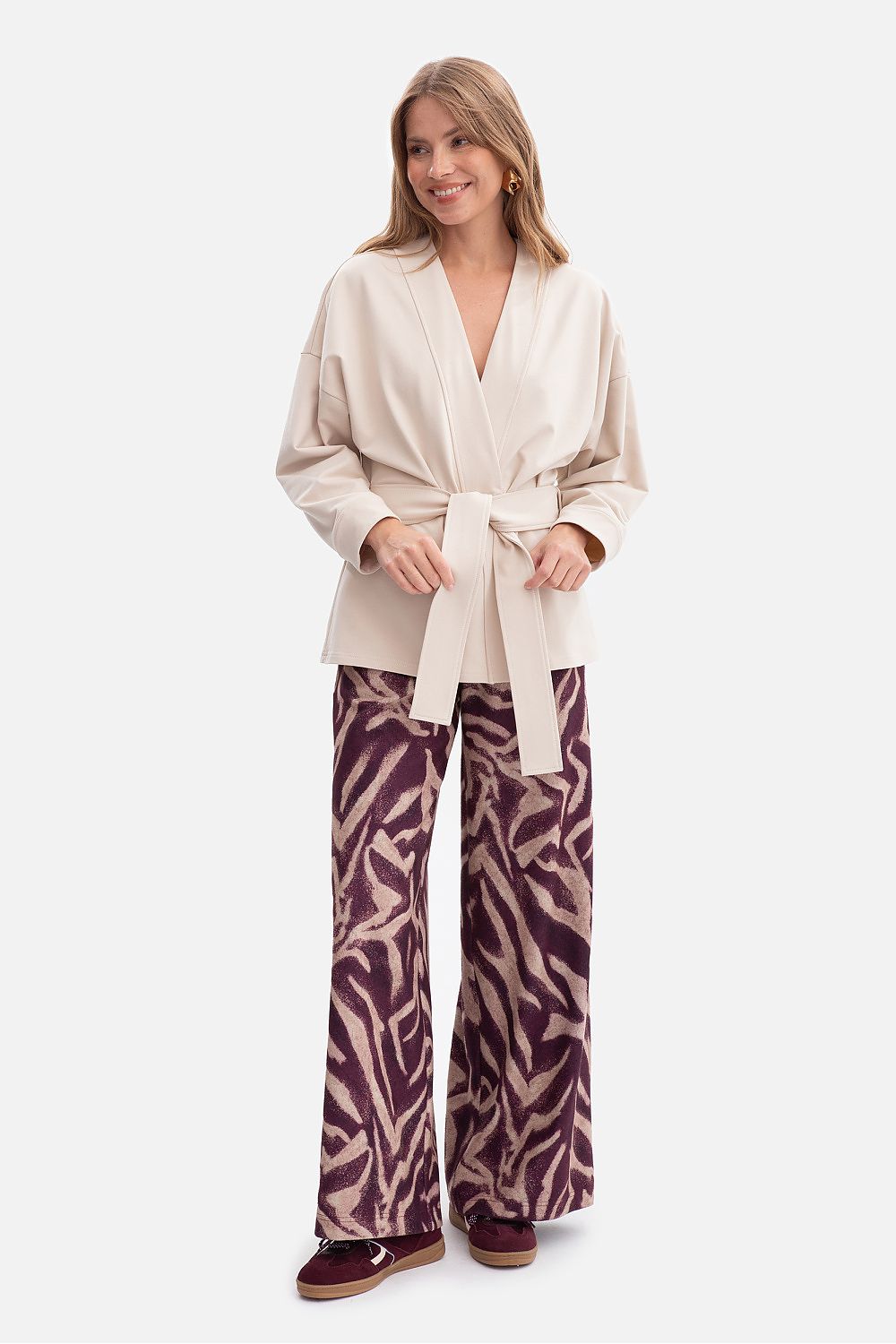 Stylish BeWear women's kimono blazer sweatshirt showcased in black, perfect for elevating casual outfits with its chic open front design and comfortable fit.