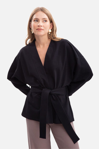 BeWear kimono-inspired women's blazer sweatshirt, featuring a modern silhouette with wide sleeves and a chic open front.
