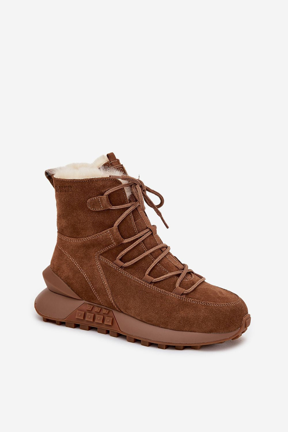 Step in Style luxurious snow boots for women with a stylish zip and lace-up features, made of premium suede for ultimate comfort in winter.