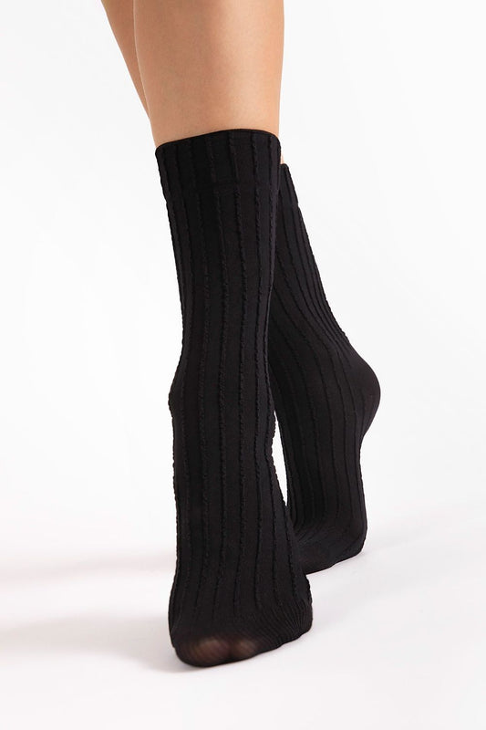 Elegant Fiore Basico Socks in classic black and white, featuring a refined ribbed design, perfect for versatile styling in sizes 36-41.