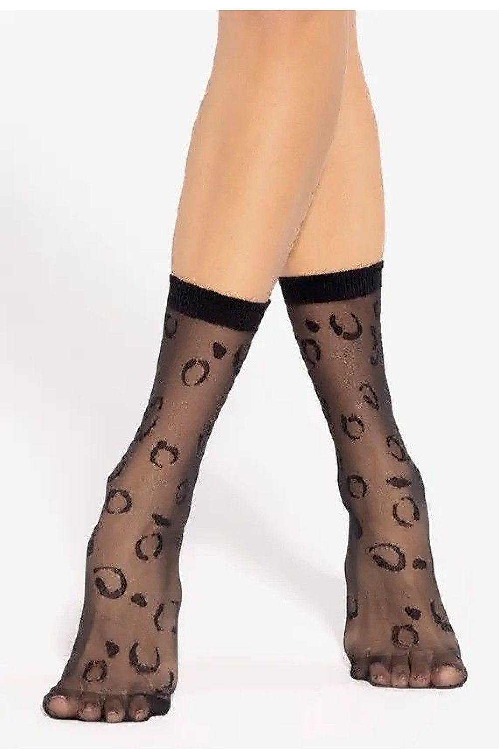 Gatta Women’s Elegant Semi-Matte High Socks with subtle pattern, showcasing a luxurious 20 DEN thickness, perfect for adding elegance to any outfit.
