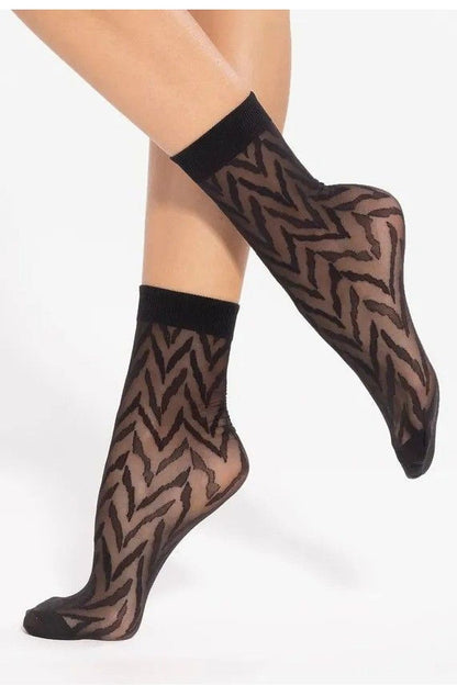 Gatta Women’s Elegant Semi-Matte High Socks showcasing a delicate pattern, 20 DEN thickness, and a luxurious fit, perfectly complementing any outfit with comfort and style.