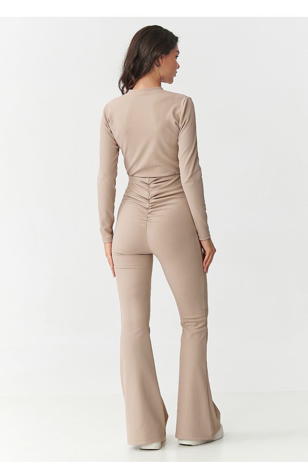 Stylish women's set by Makadamia featuring a fitted blouse and flared pants, perfect for elegant occasions in timeless colours.
