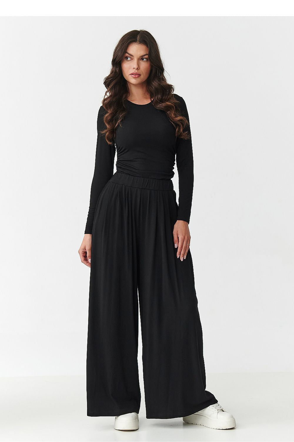 Chic Makadamia women's wide trousers made from soft viscose, ideal for both home and street styling.