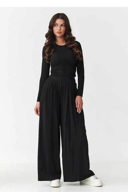 Chic Makadamia women's wide trousers made from soft viscose, ideal for both home and street styling.
