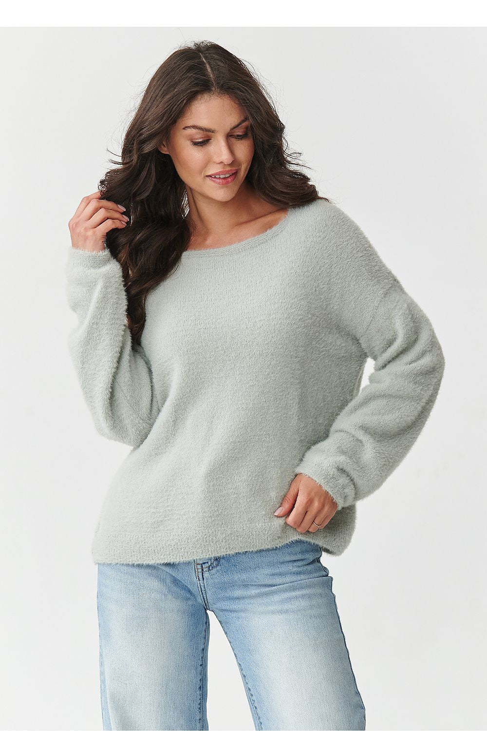 Luxurious women's loose fit polyamide sweater from Makadamia, featuring an elegant boat neck and soft, warm texture, perfect for cooler days.