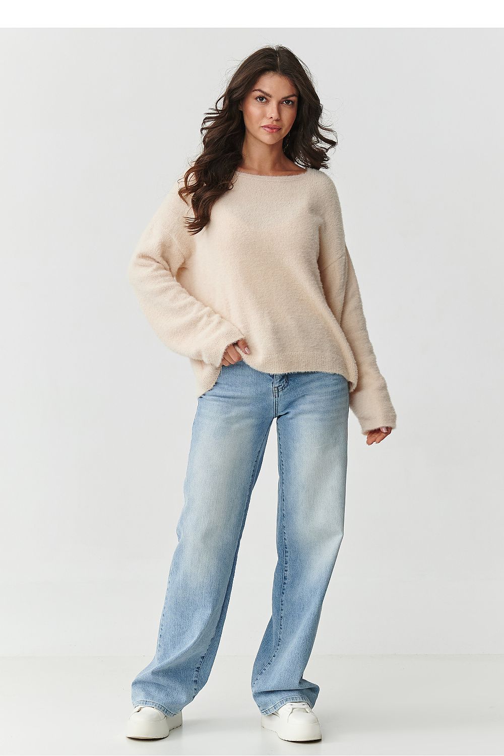 Stylish light beige women’s loose fit polyamide sweater by Makadamia featuring a classic boat neck and wide sleeves with ribbing.