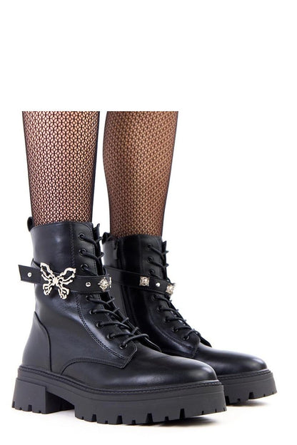 Close-up of Solea Women's Trapper Shoes interior, highlighting soft fabric insole and insulation for ultimate comfort and warmth.