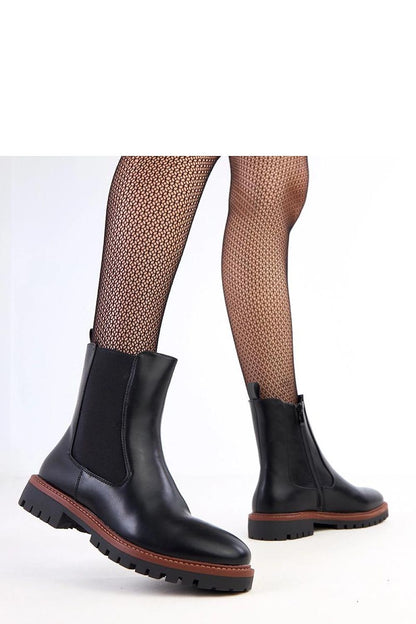 Close-up of Solea women's ankle boots in eco leather, showcasing the premium craftsmanship and zipper closure for easy wear.