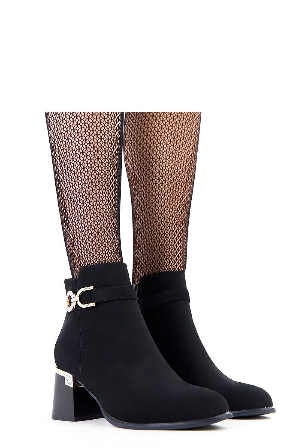 Stylish Solea women's ankle boots with insulated fabric insole and practical zip closure for easy wear.