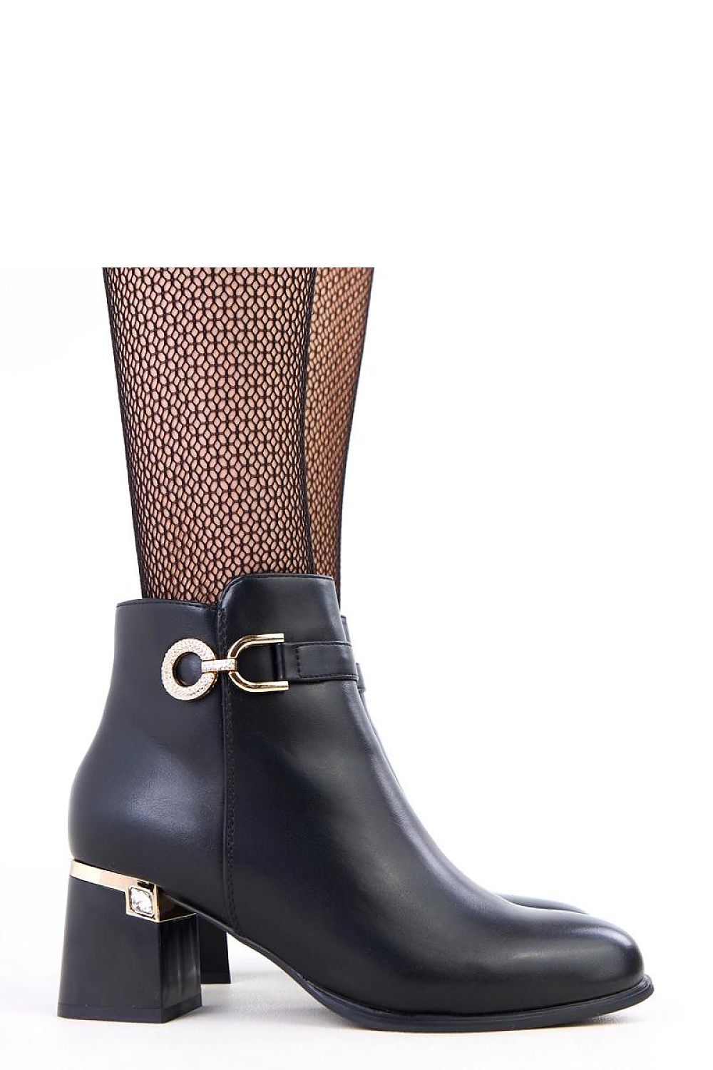 Side view of Solea elegant ankle boots highlighting the practical zip closure and soft fabric insole, combining comfort and style.