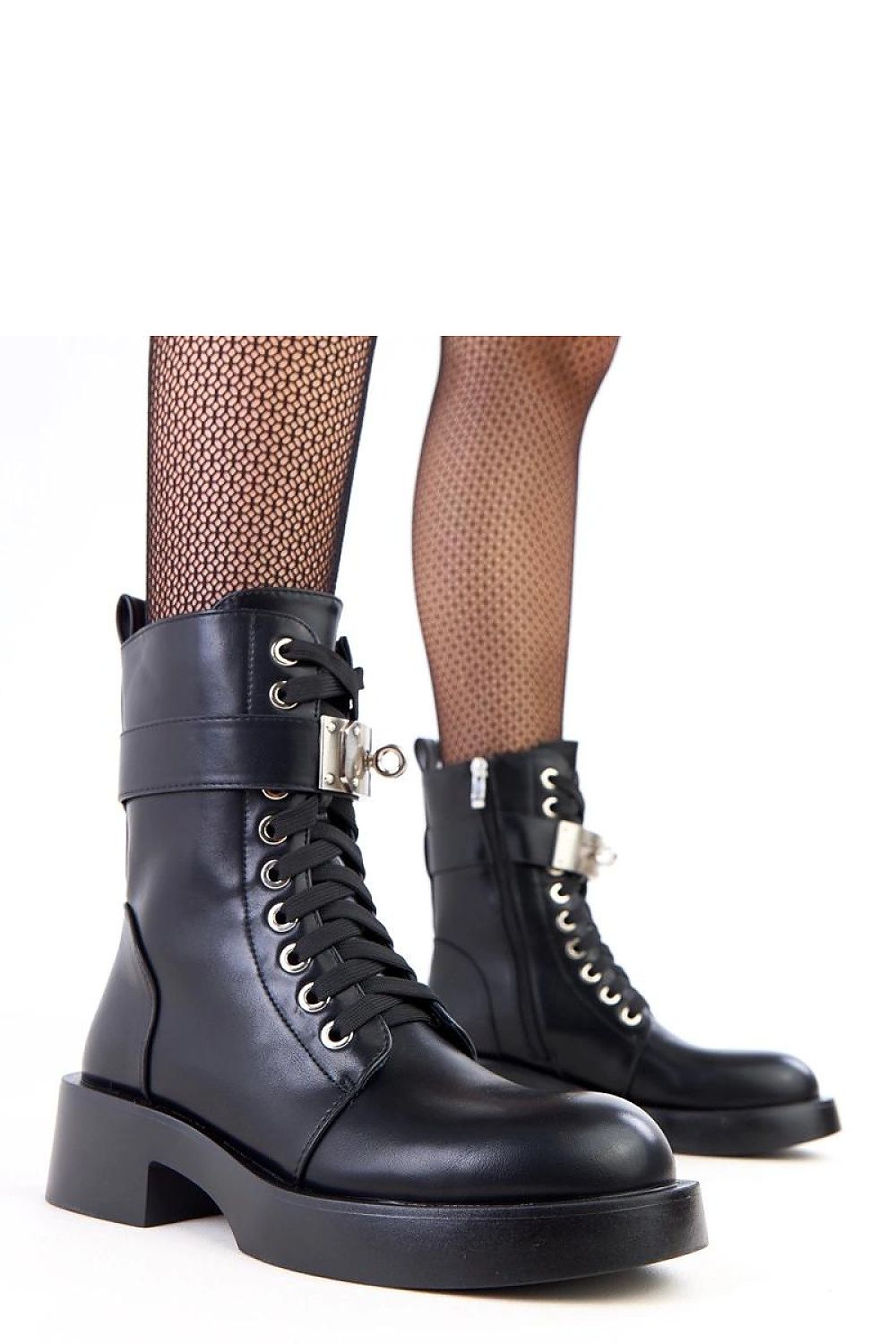 Close-up of Solea luxury women's trapery shoes, featuring a modern design with metal application and a comfortable round toe.