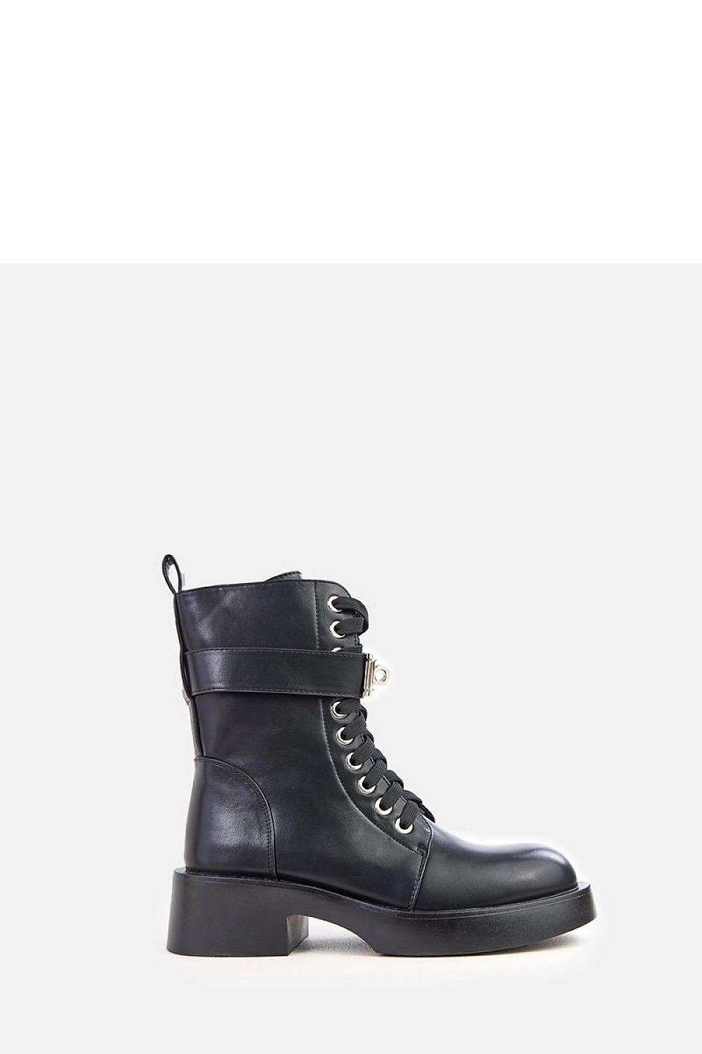 Versatile eco leather trapery shoes by Solea for women, offering comfort with a 5 cm stable heel, suitable for colder days.