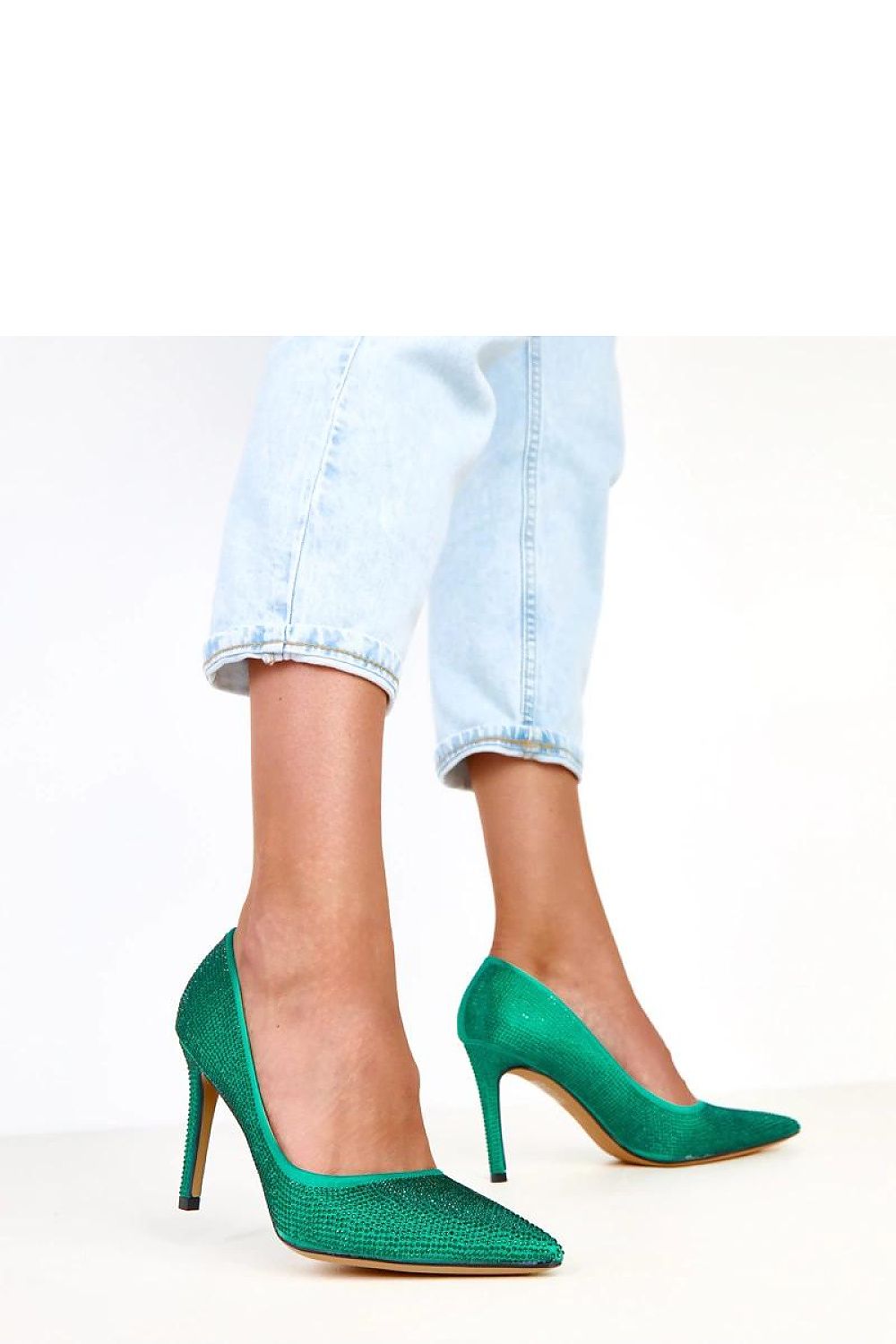 Beautifully crafted high heels from Solea with a sleek design, 10 cm heel, and shimmering crystal accents for a glamorous look.