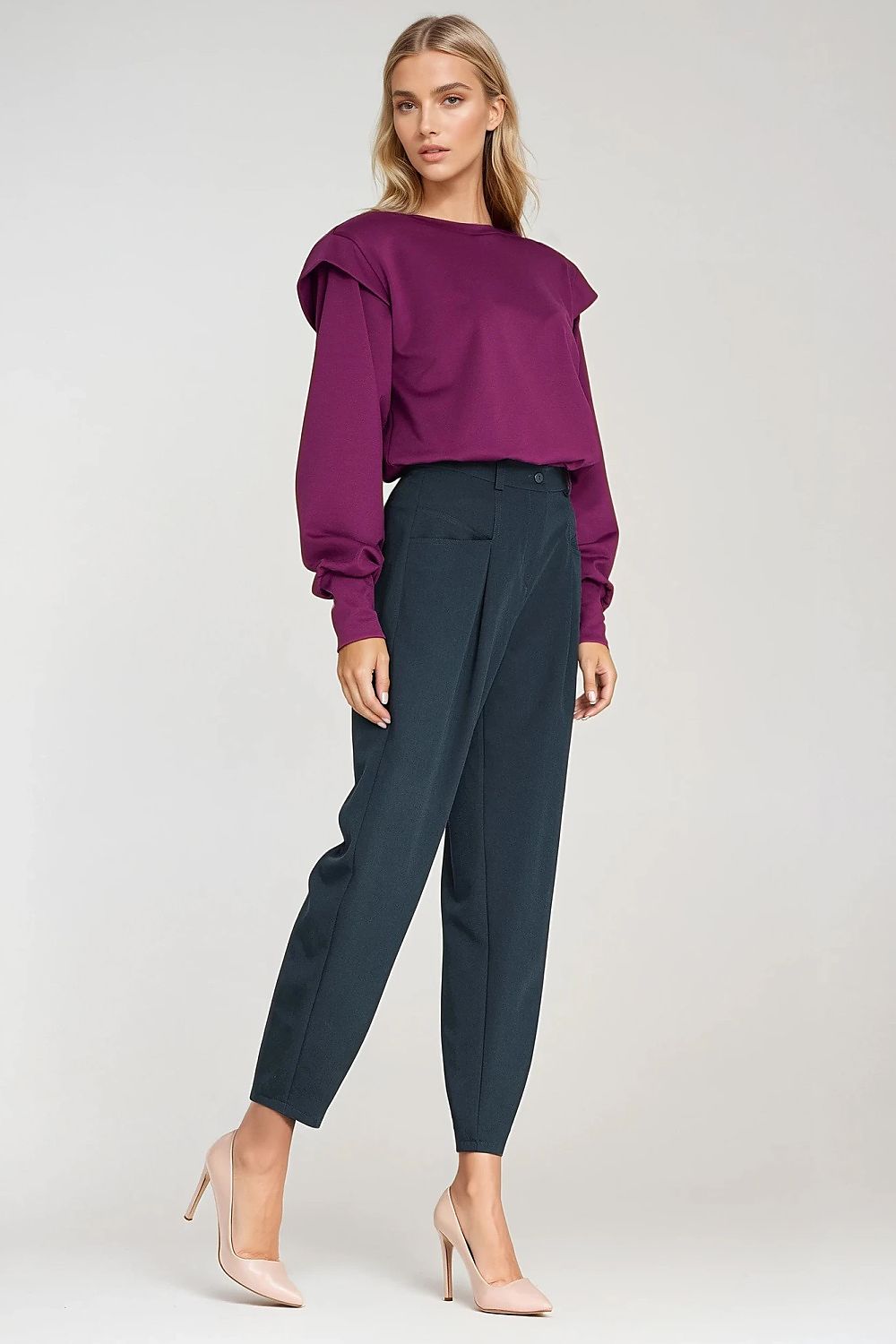 Elegant high-waisted balloon trousers for women by Nife, showcasing a modern design with tapered legs and stylish front pockets, perfect for chic outfits.
