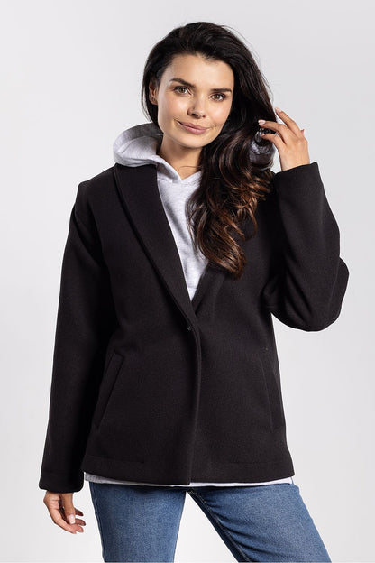 Fashionable women's corduroy jacket by awama, ideal for layering in autumn and winter with timeless elegance.